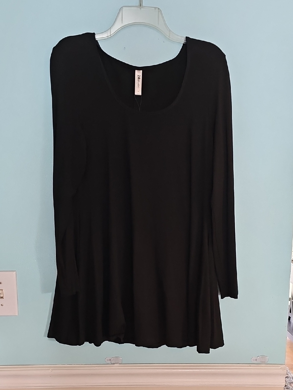 Classic Black Long-Sleeve Scoop Neck Tunic